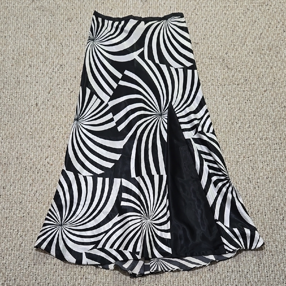 Black and White Psychedelic Geometric Women's Skirt